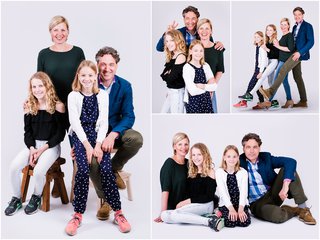 Familie fotoshoot met baby tegen witte achtergrond.